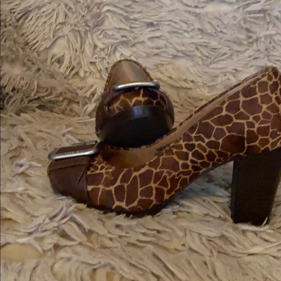 Heels - Picture 2 of 8